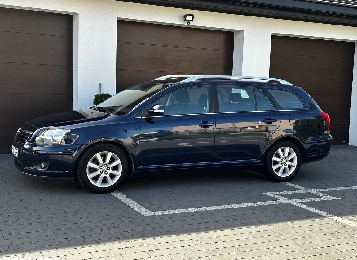 Toyota Avensis cena 18700 przebieg: 260000, rok produkcji 2006 z Radom małe 466